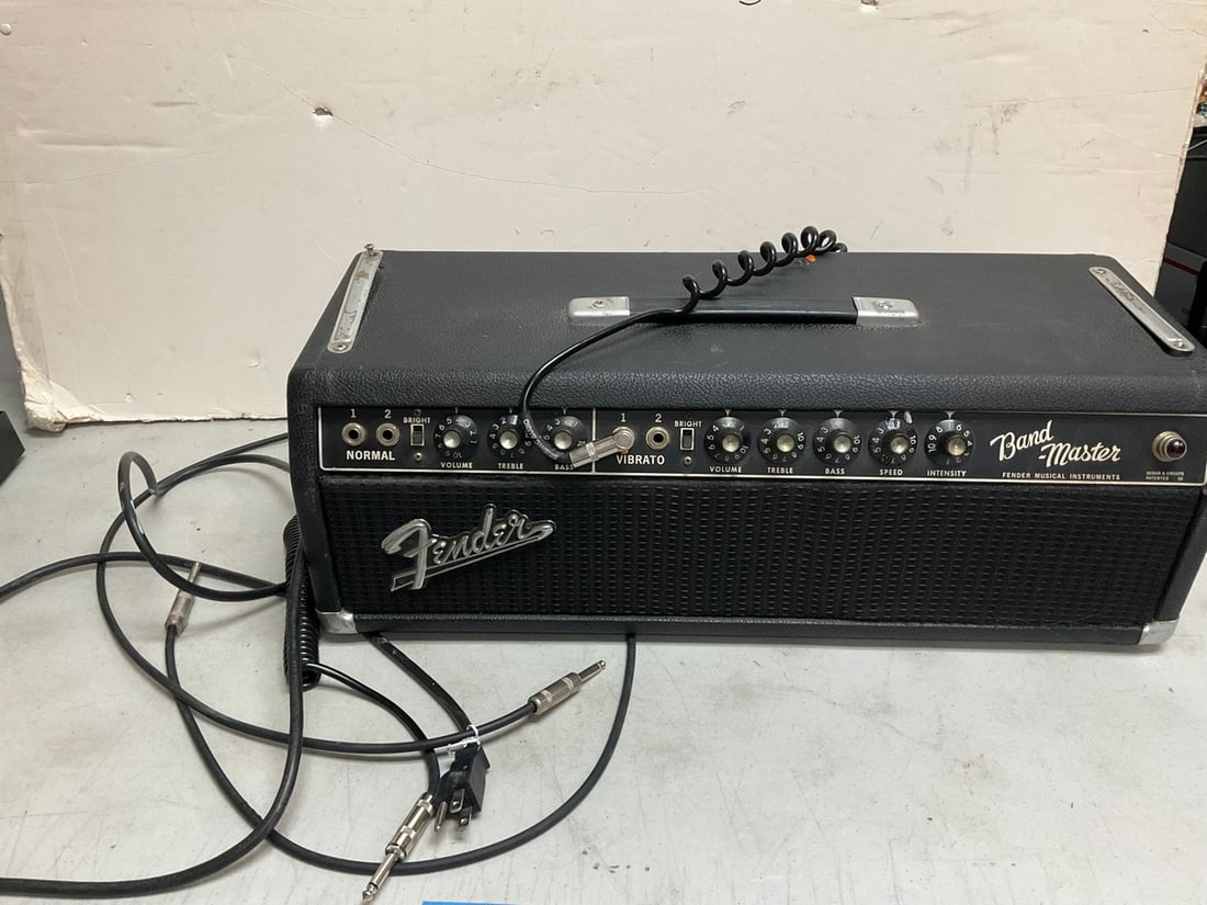 Fender Band-master amplifier(24in.x9in.x9.5in.) (1 of 1)