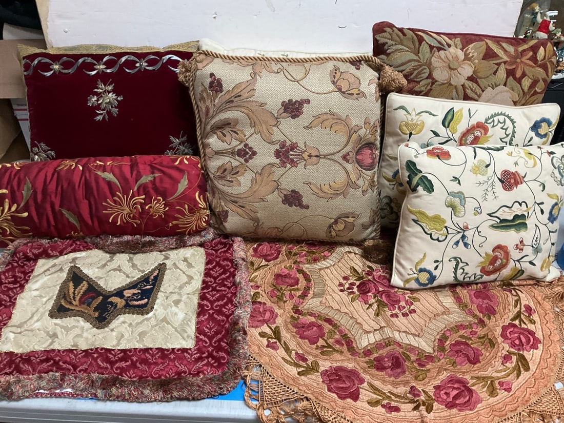Decorative pillows and decorative rugs (1 of 1)