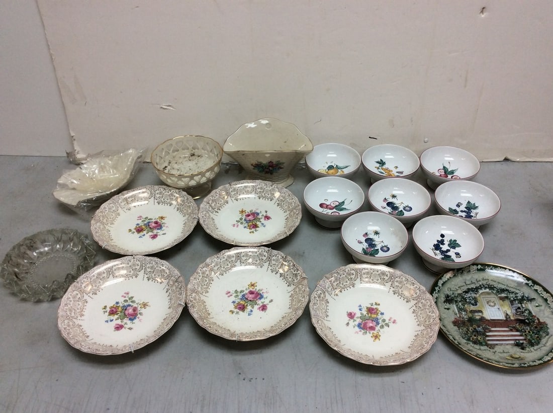 Various sized bowls/plate(Villeroy & Boch, Lenox, Canonsburg pottery co., etc.-4.75in.tallest): Various sized bowls/plate(Villeroy & Boch, Lenox, Canonsburg pottery co., etc.-4.75in.tallest)