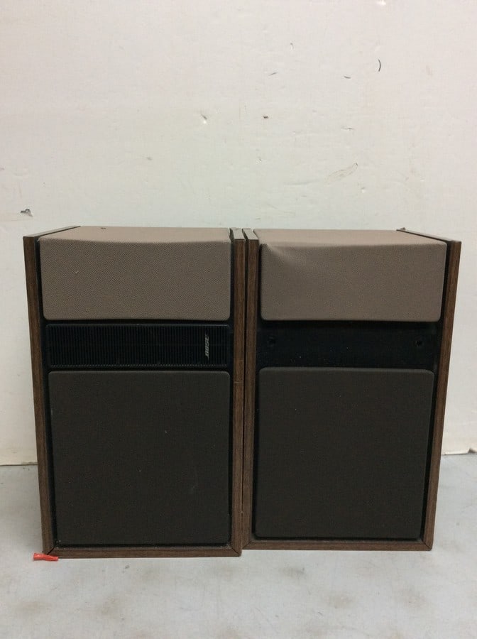 Bose 301 series II direct/reflecting speakers(one missing speaker grill): Bose 301 series II direct/reflecting speakers(one missing speaker grill)