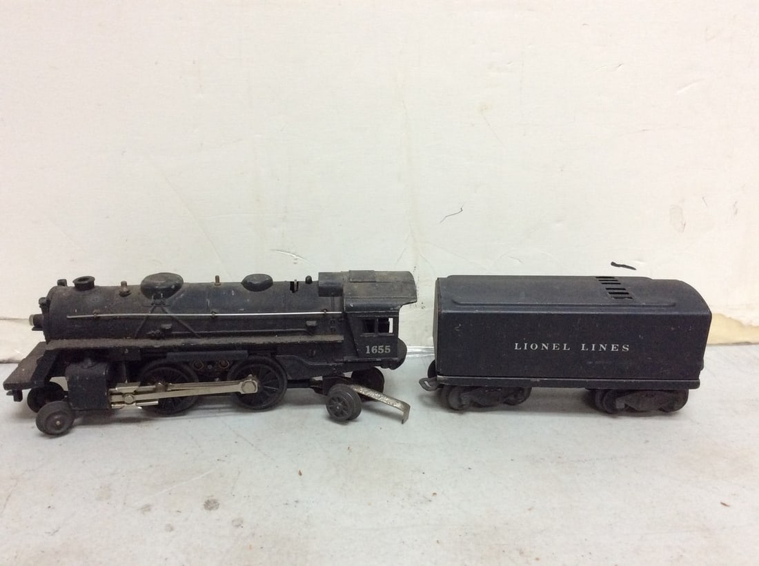 Vintage Lionel O-gauge engine: Vintage Lionel O-gauge engine