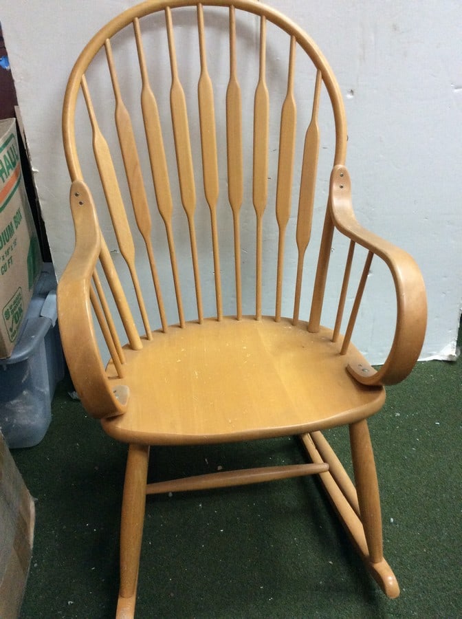 Wooden rocking chair(40.5in.tall): Wooden rocking chair(40.5in.tall)
