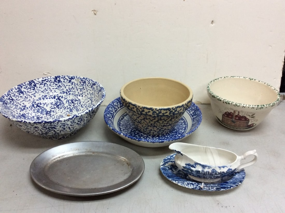 Decorative bowls and gravy boat-Robinson,Myott Royal Mail,etc.(largest 13.5in.longx5in.tall): Decorative bowls and gravy boat-Robinson,Myott Royal Mail,etc.(largest 13.5in.longx5in.tall)