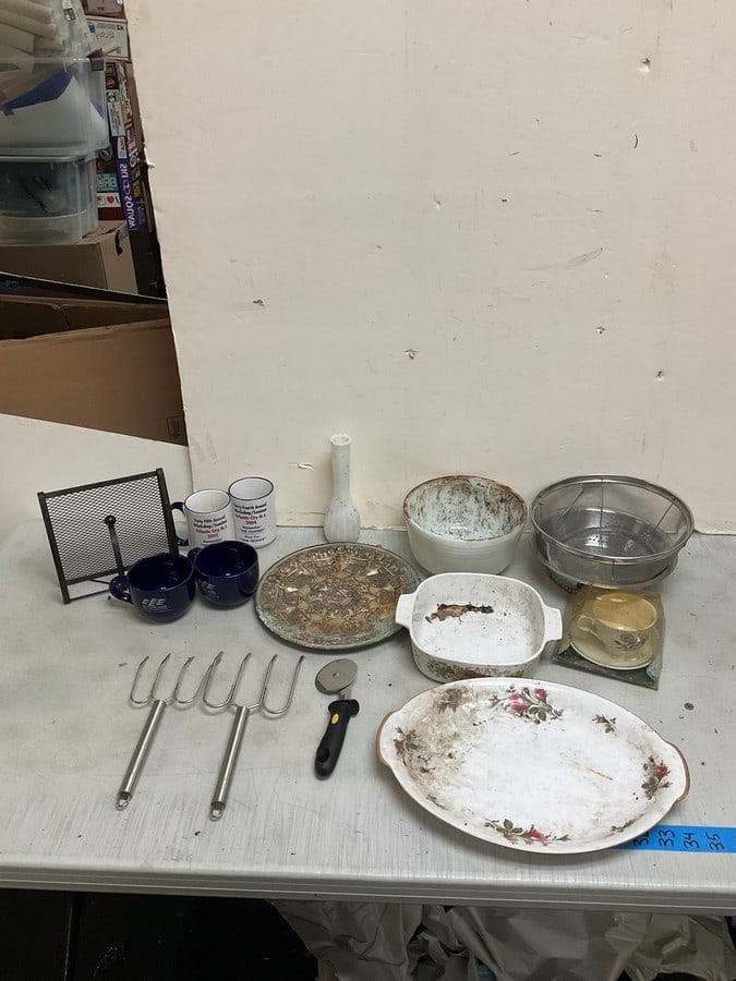 Mugs, kitchen bowls, vase, and more (1 of 1)