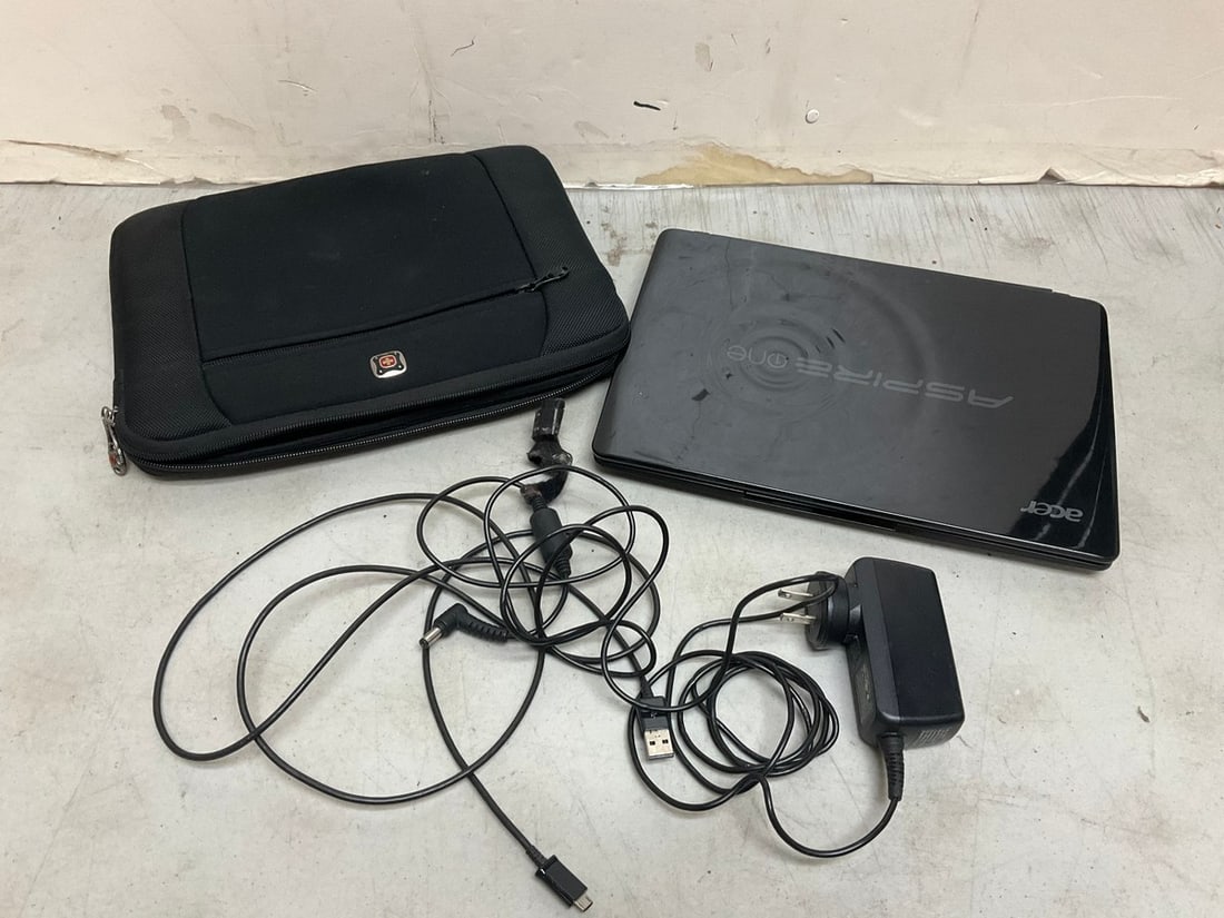 Acer aspire one laptop with case and charger(unknown working condition) (1 of 1)