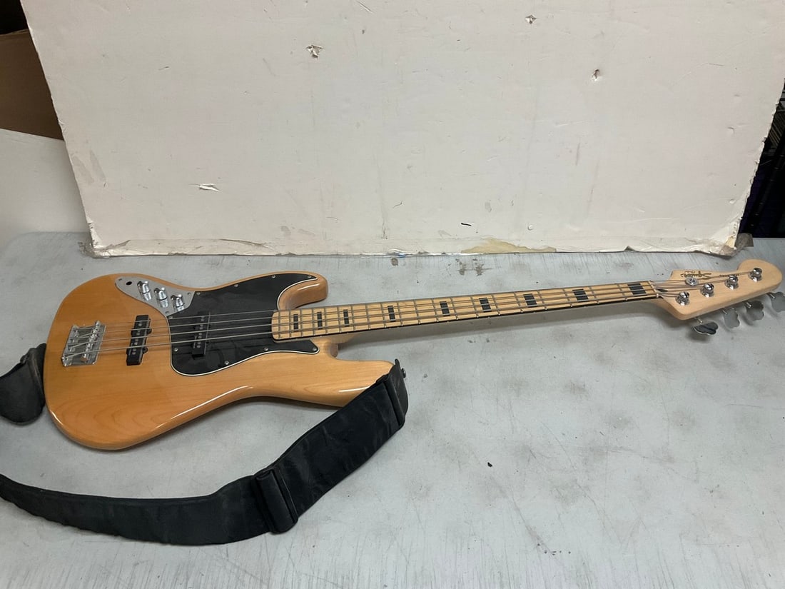 Jazz bass squire by Fender(46.5in.tall) (1 of 1)