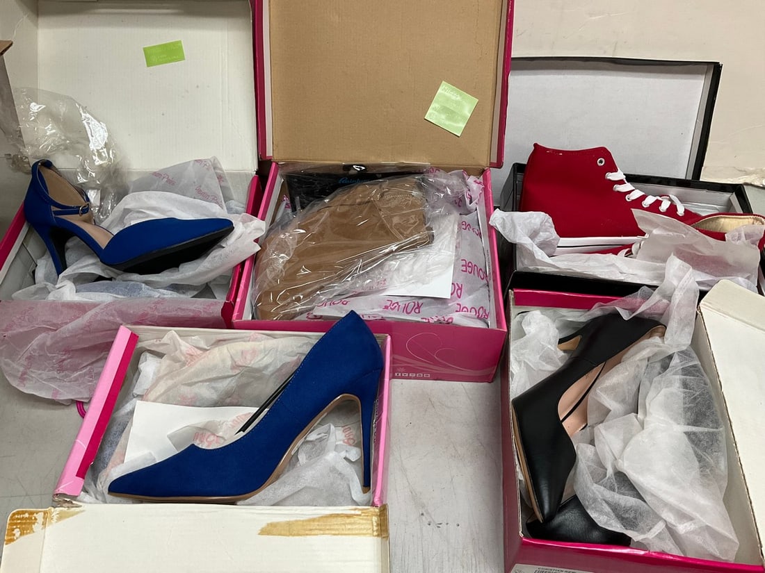 Various shoes(sneakers/heels) in various sizes(Rouge and more): Various shoes(sneakers/heels) in various sizes(Rouge and more)