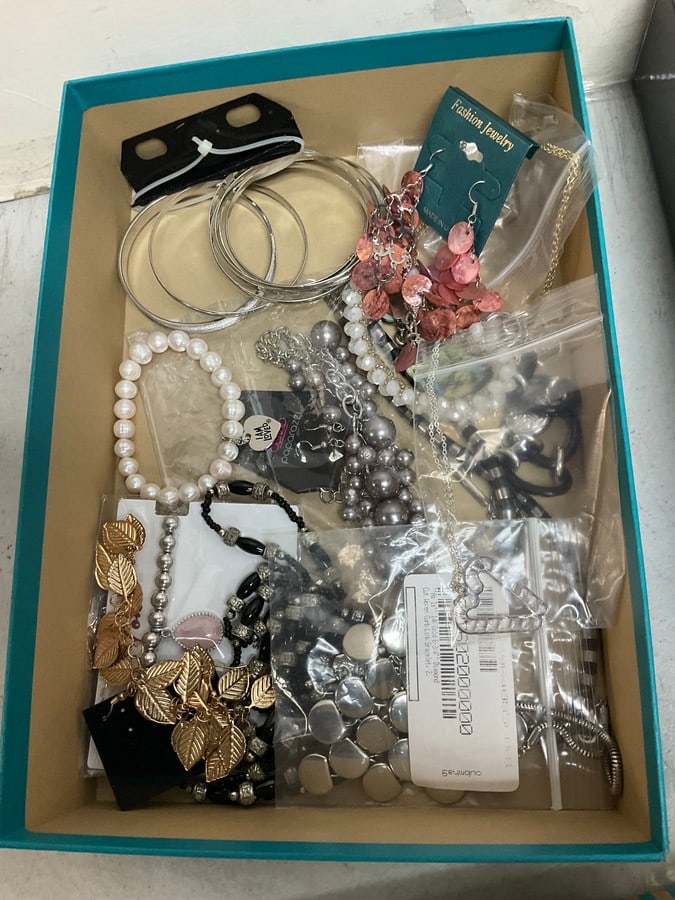 Assorted costume jewelry(bracelets, necklaces, earrings, and more): Assorted costume jewelry(bracelets, necklaces, earrings, and more)