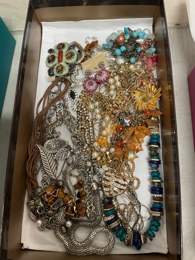 Assorted costume jewelry(bracelets, necklaces, earrings, and more): Assorted costume jewelry(bracelets, necklaces, earrings, and more)
