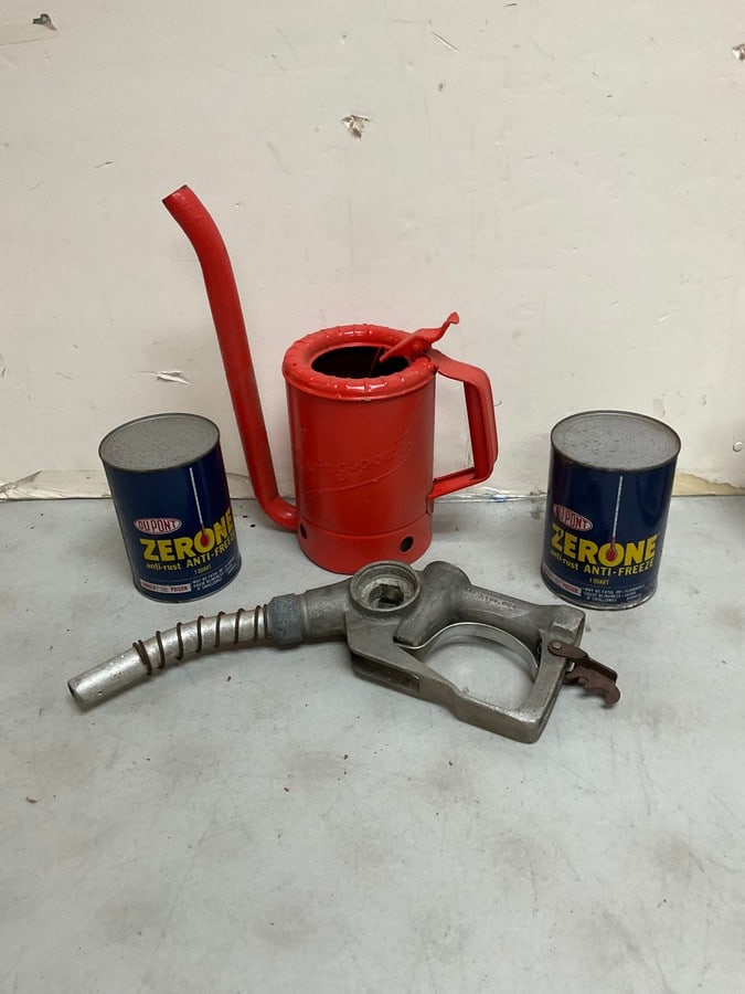 Vintage EMCO gas pump handle, empty Zerone anti-rust anti-freeze vintage cans, and Swingspout oil (1 of 1)