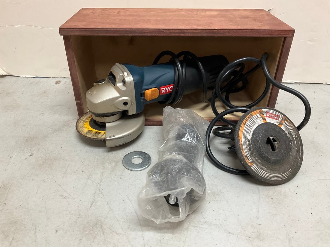 Ryobi sanding tool(model:AG402) (1 of 1)
