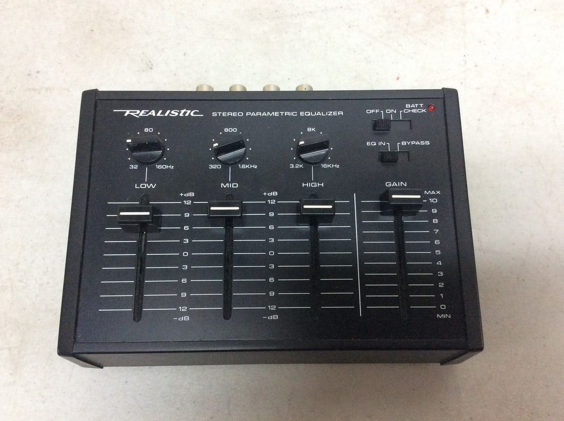 Realistic 8 band stereo parametric equalizer (1 of 1)