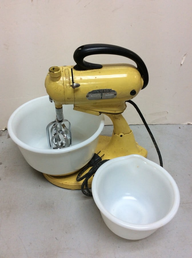 Vintage 1950's Hamilton Beach mixer (1 of 1)