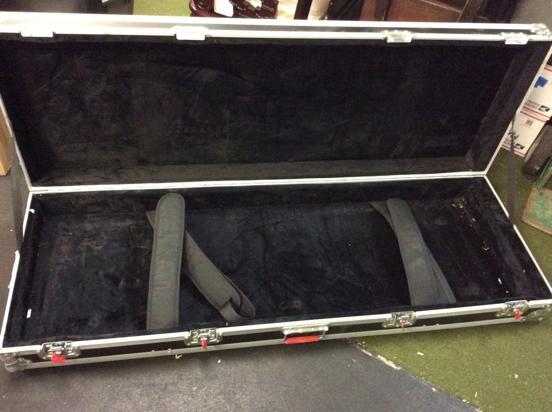 Yamaha keyboard traveling case(62.75in.x21.5in.x8.5in.) (1 of 1)