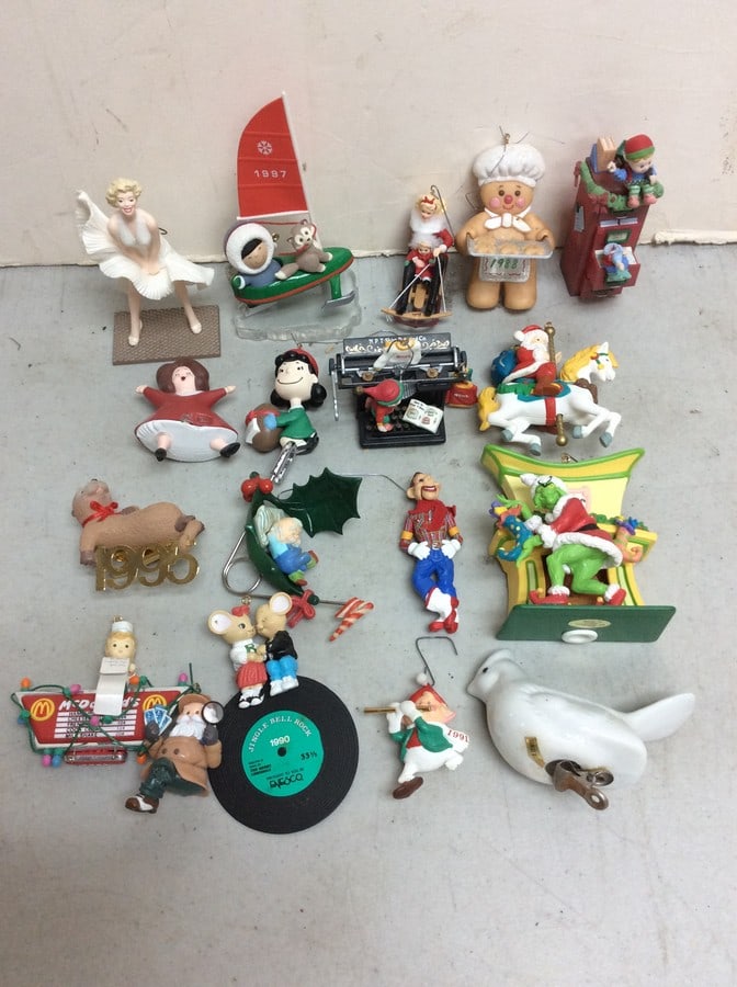 Vintage Christmas Ornaments(Marilyn Monroe, The Grinch, McDonalds, and more) Tallest - 4.75in): Vintage Christmas Ornaments(Marilyn Monroe, The Grinch, McDonalds, and more) Tallest - 4.75in)