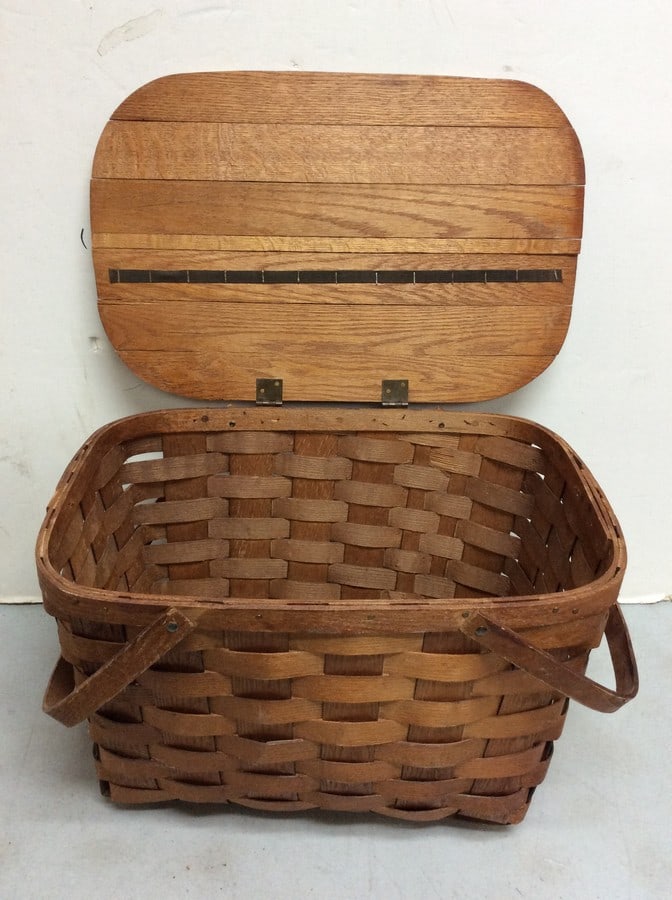 Decorative basket(21in.x18in.x11in.): Decorative basket(21in.x18in.x11in.)