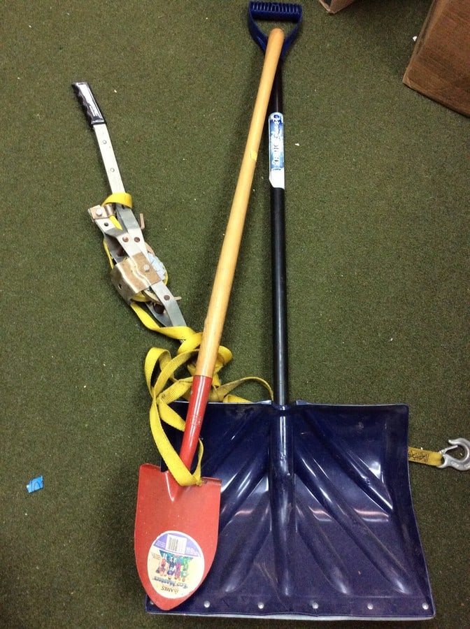 Shovels(tallest 50.5in.) and winch: Shovels(tallest 50.5in.) and winch