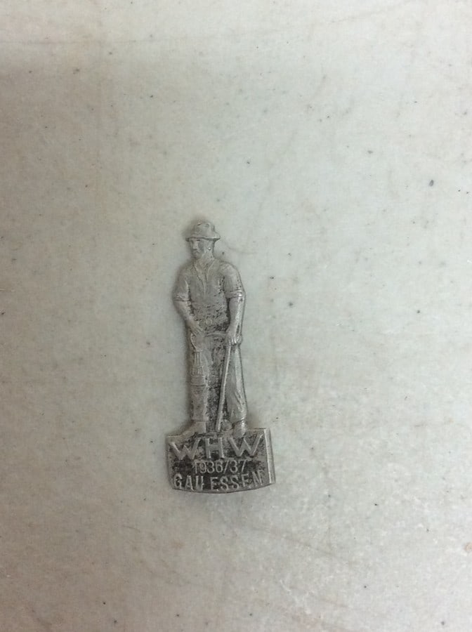 Vintage pin WHW Gau Essen(1.75in.): Vintage pin WHW Gau Essen(1.75in.)