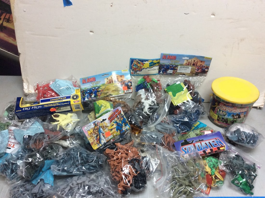 Various toys(Cowboys & Indians play set, Alamo figures, Soldaten figures, and more) (1 of 1)