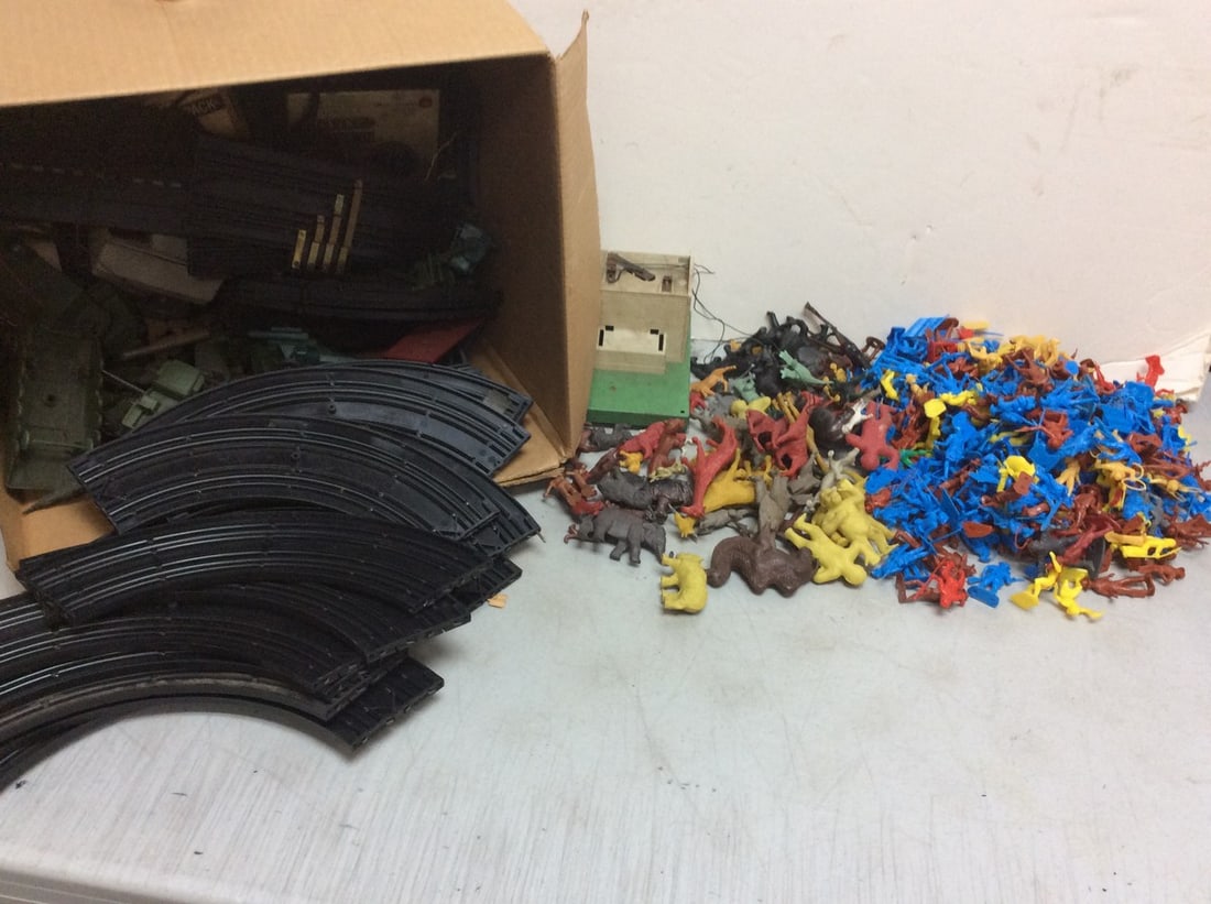 Marx Circus Set, Army Men, Vintage Aurora Model Motoring, and more (1 of 1)