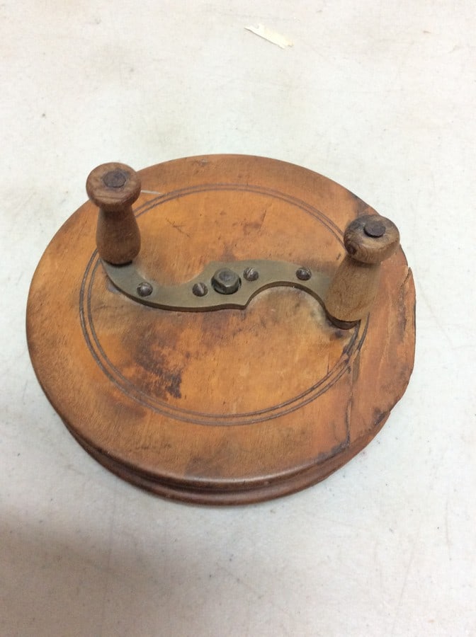 Early wood fishing reel: Early wood fishing reel