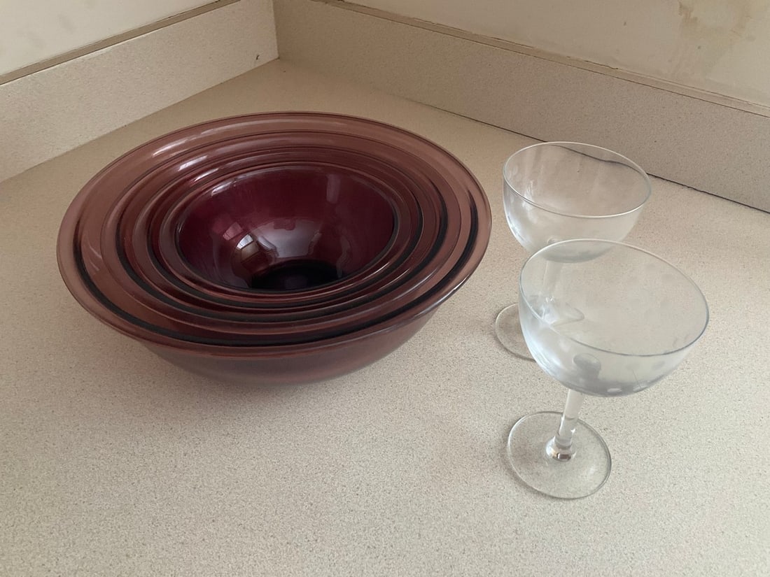 Glass mixing bowls and glasses(5.75in.tall): Glass mixing bowls and glasses(5.75in.tall)