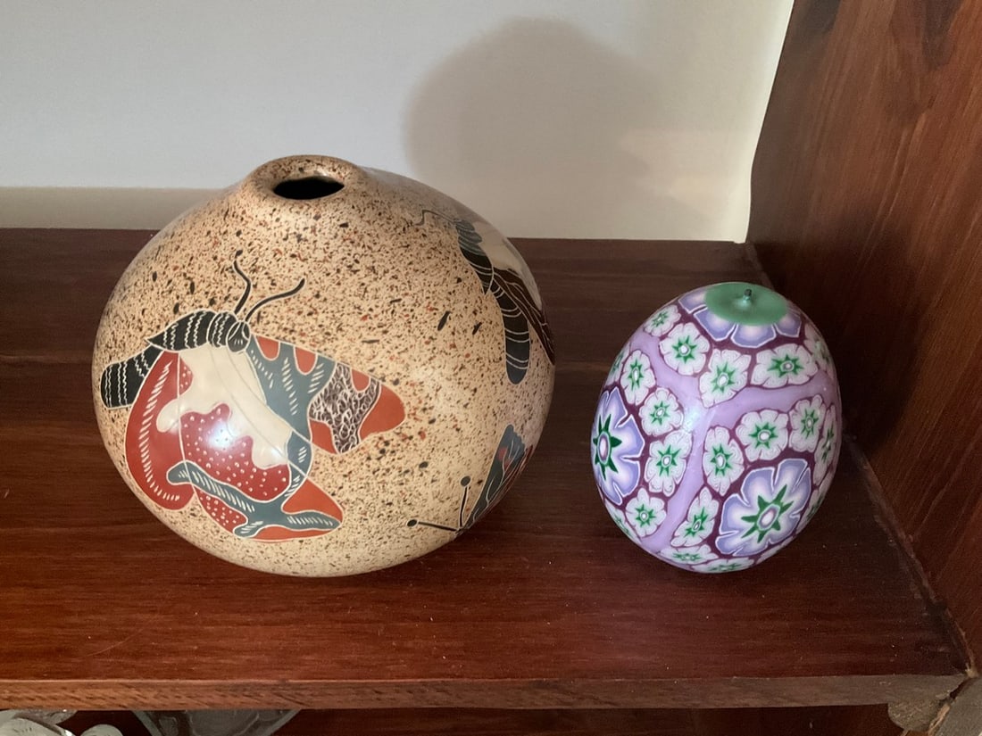 2 decorative vases(tallest 5in.): 2 decorative vases(tallest 5in.)