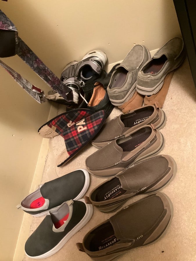 Various slippers, sneakers: Various slippers, sneakers