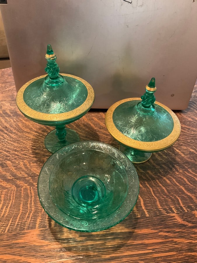 Vasoline glass (7.75in.tallest: Vasoline glass (7.75in.tallestPattern: Flower Gardens and Butterflies