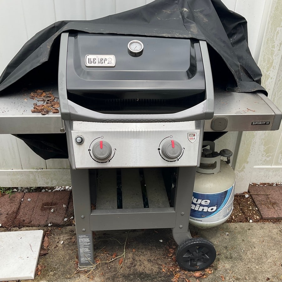 Weber grill with cover(46inx47inx22in.) (1 of 1)