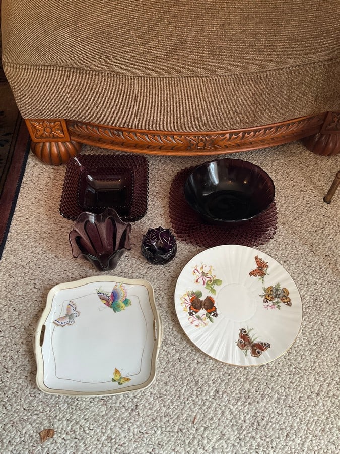 Decorative ceramic plates(Royal Worcester, Nippon)-largest plate 10.5in.across, glass bowls, plate,: Decorative ceramic plates(Royal Worcester, Nippon)-largest plate 10.5in.across, glass bowls, plate, and vases