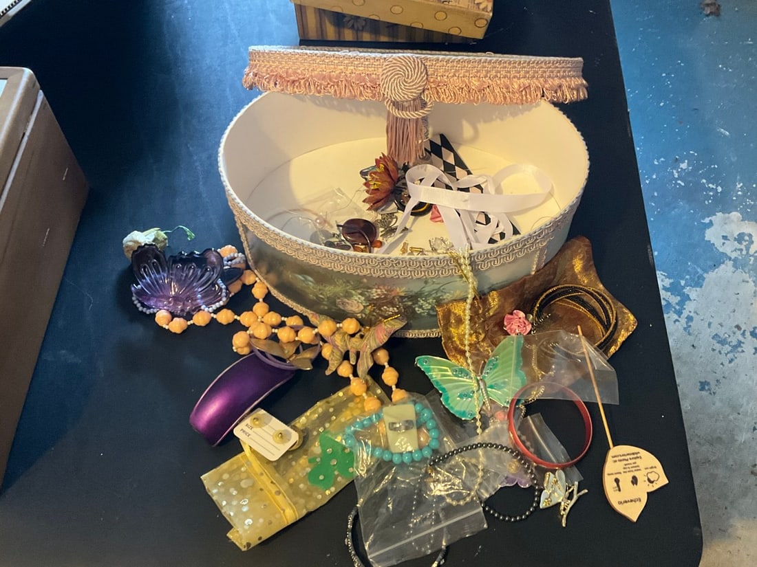 Vintage floral box(5in.x12in.x8.75in.)with pins, bracelets, necklaces, and more: Vintage floral box(5in.x12in.x8.75in.)with pins, bracelets, necklaces, and more