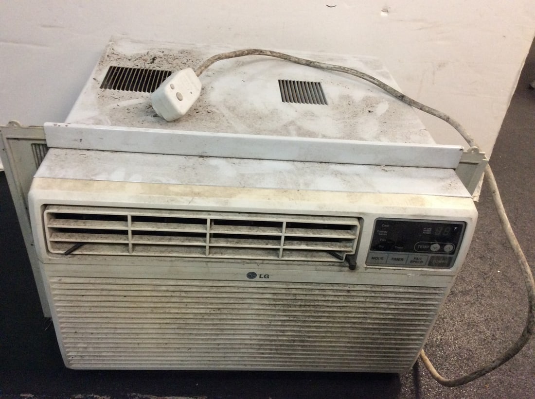 LG air conditioning unit(19in.x23.5in.x14in.) (1 of 1)