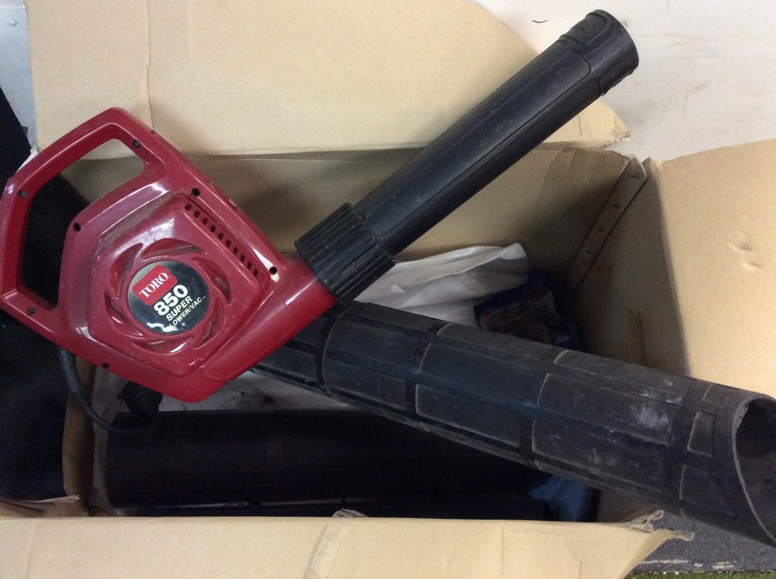 Toro 850 super blower/vac(model no:51575) (1 of 1)