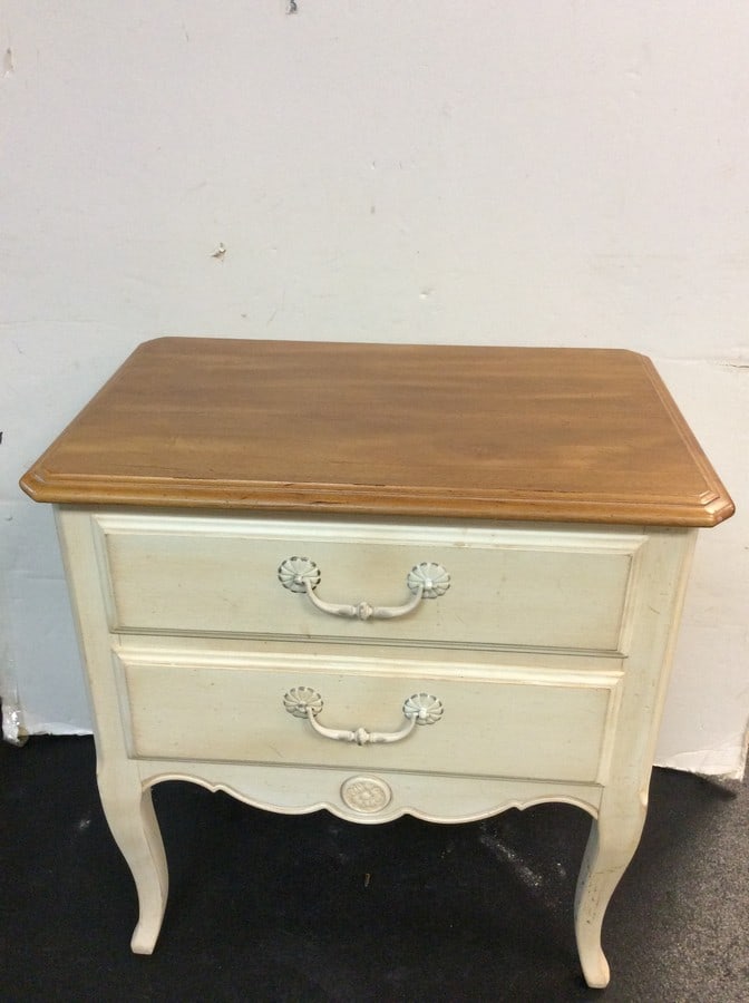 Wooden nightstand with 2 drawers(25.75in.x24in.x16in.): Wooden nightstand with 2 drawers(25.75in.x24in.x16in.)