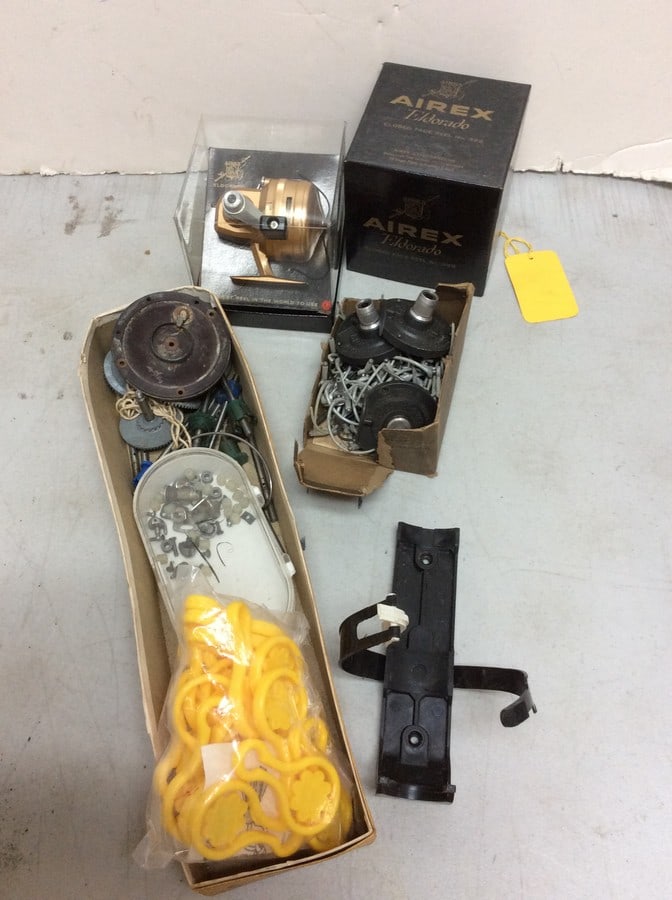 Vintage fishing items: Vintage fishing items