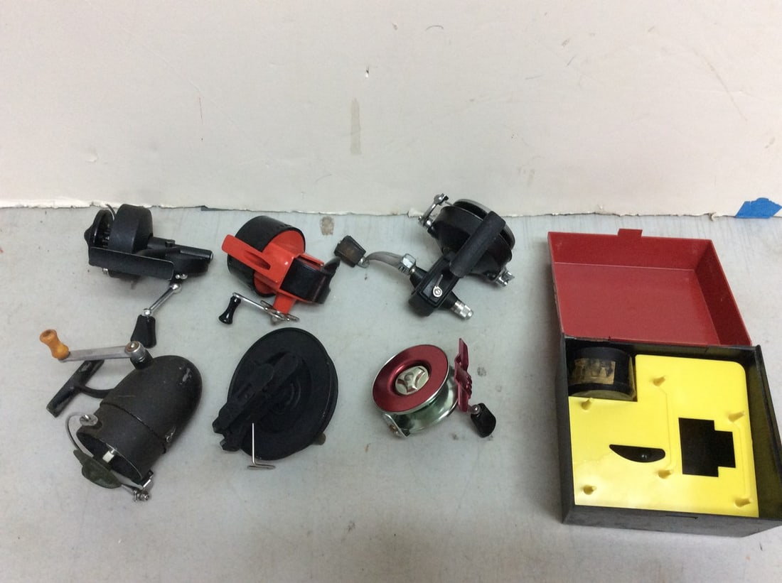 Vintage fishing reels(Montague and others): Vintage fishing reels(Montague and others)