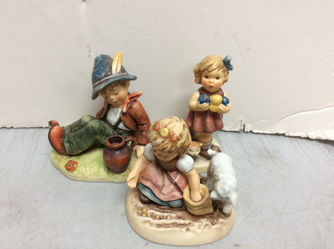 Goebel statues(4in.tall) (1 of 1)