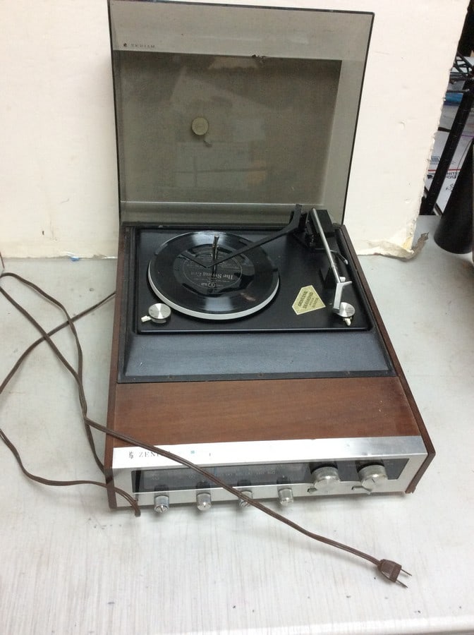 Zenith record player (model no:C585W): Zenith record player (model no:C585W)