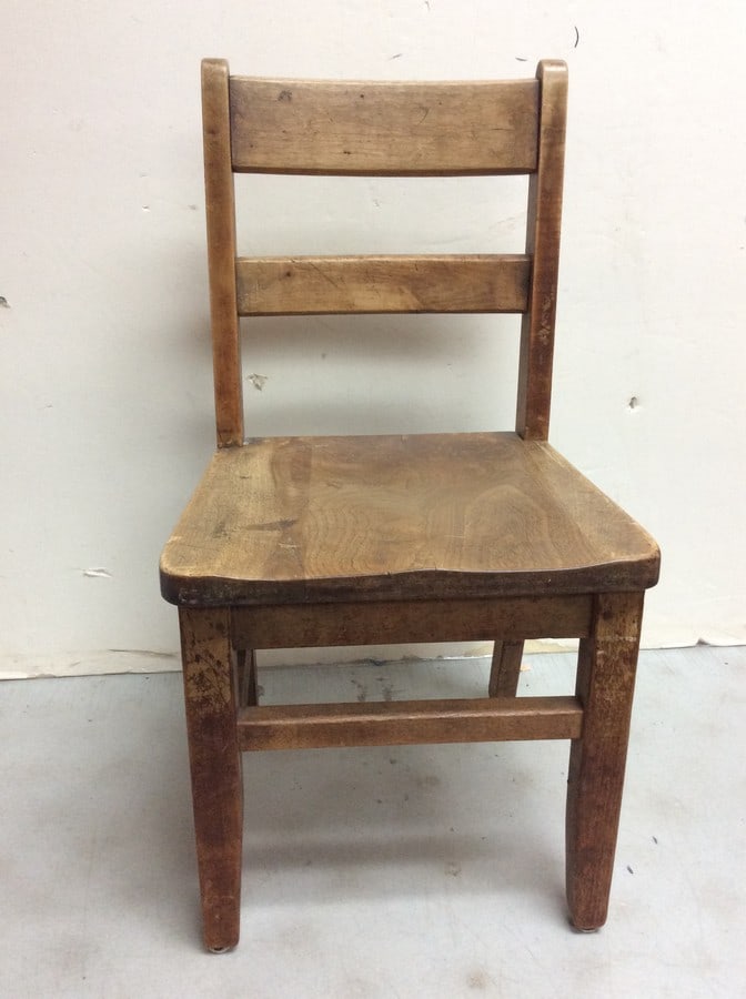 Wooden chair(26.75in.tall): Wooden chair(26.75in.tall)