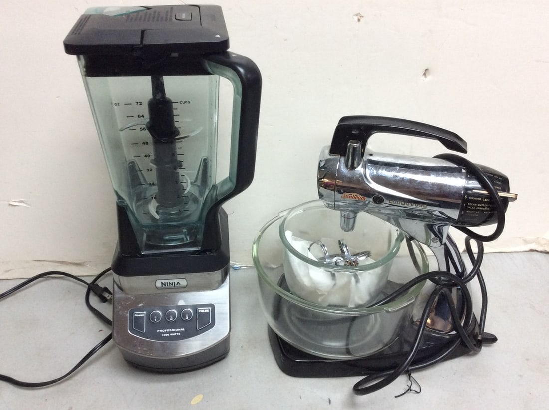 Ninja Blender(17.5in), Sunbeam Mix Master (1 of 1)