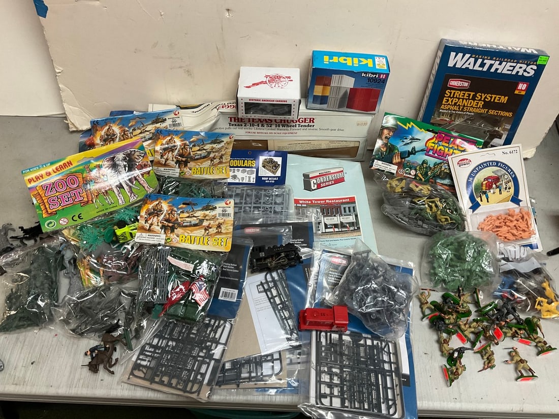 Walthers Street System Expander, Building Kits/Railroads, Army Men Figures and more (1 of 1)