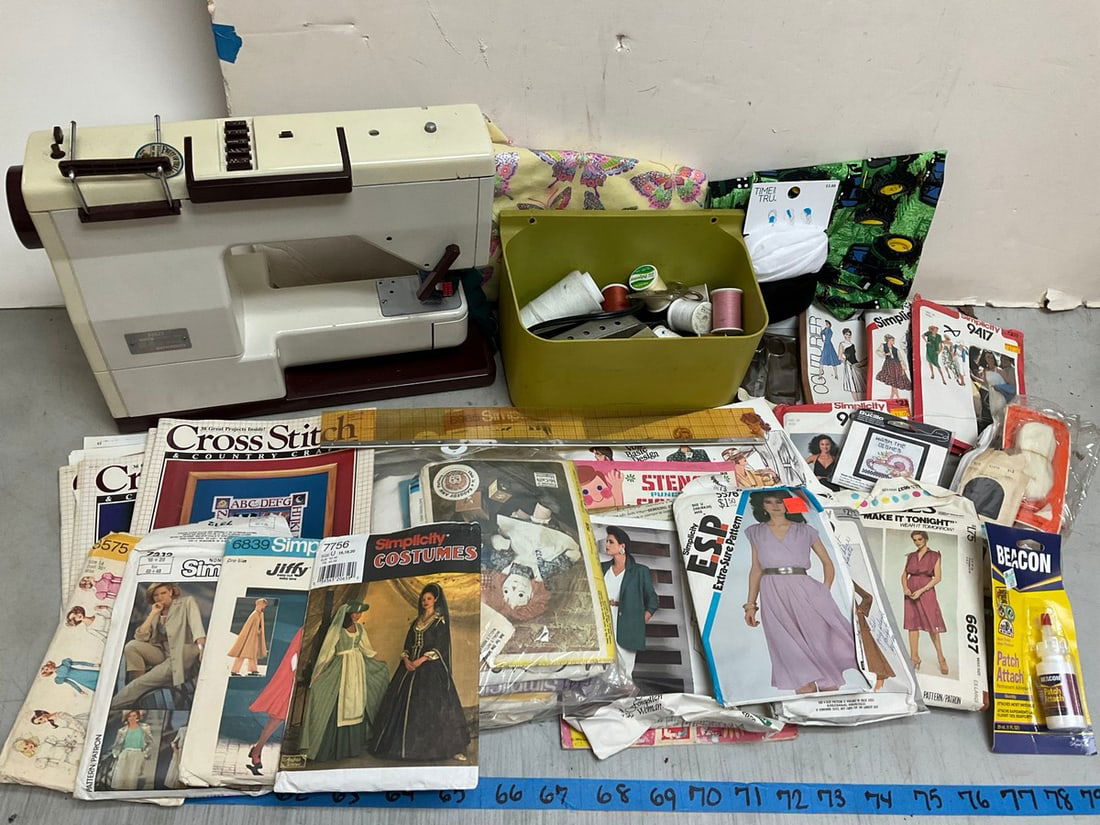 PFAFF Synchromatic 1209 Sowing Machine(12.5in tall), Various Thread, Fashion Patterns, Fabric and: PFAFF Synchromatic 1209 Sowing Machine(12.5in tall), Various Thread, Fashion Patterns, Fabric and more