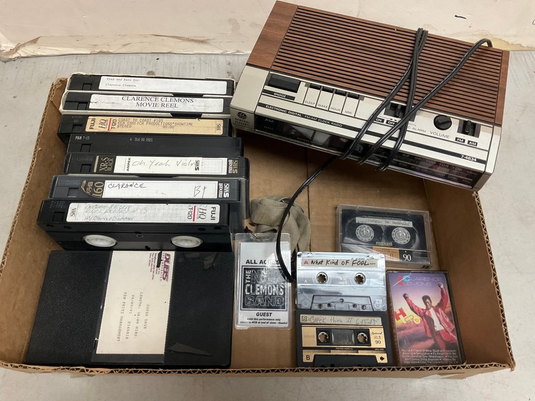 Electronic Digital FM/AM clock radio(model no.7-4634A), VHS tapes, and more (1 of 1)