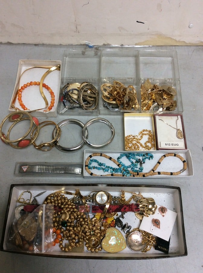 Costume jewelry(watches, bracelets, and more): Costume jewelry(watches, bracelets, and more)