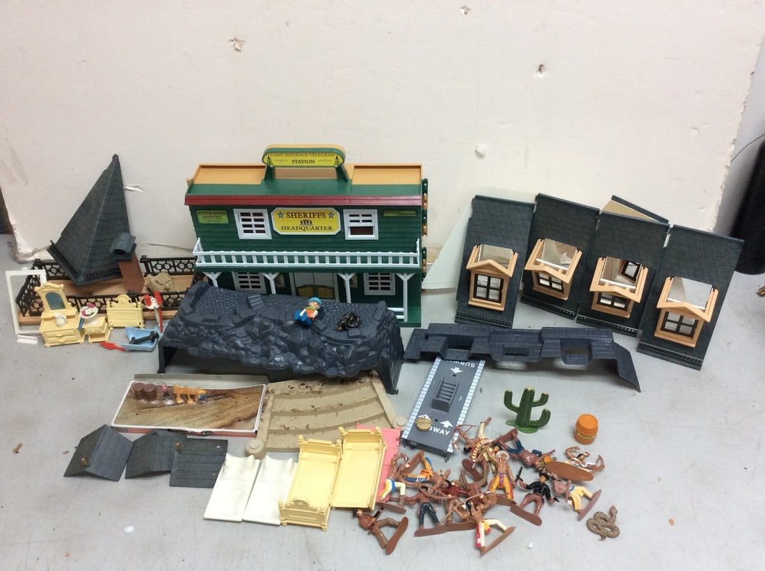 Vintage building set pieces and cowboys and indians (1 of 1)