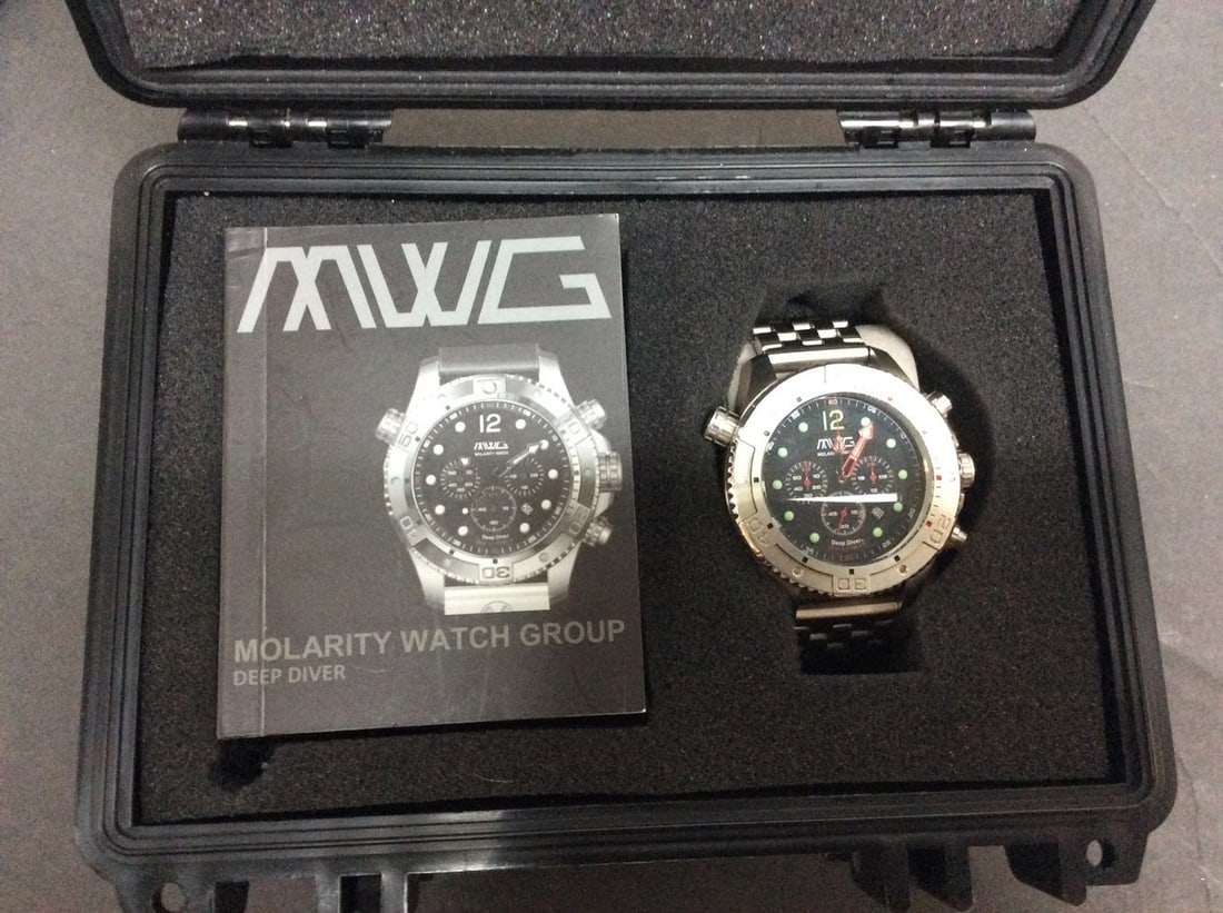 MWG Deep Diver 02-0060 W/R2000m in box w/book (1 of 3)