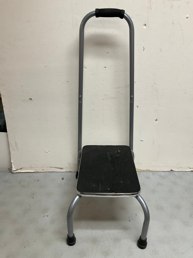Step Stool(34.25in Tall): Step Stool(34.25in Tall)