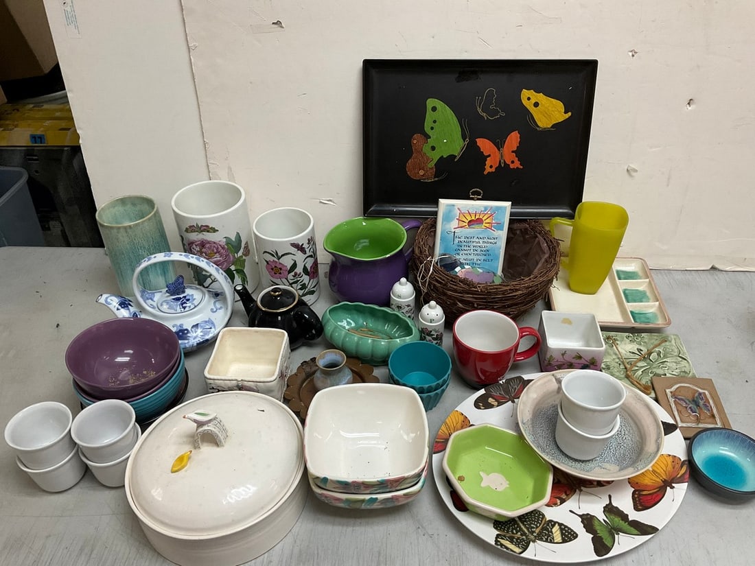 Baking dishes, vases, coffee cups, kitchenware, and more(tallest 7.75in): Baking dishes, vases, coffee cups, kitchenware, and more(tallest 7.75in)