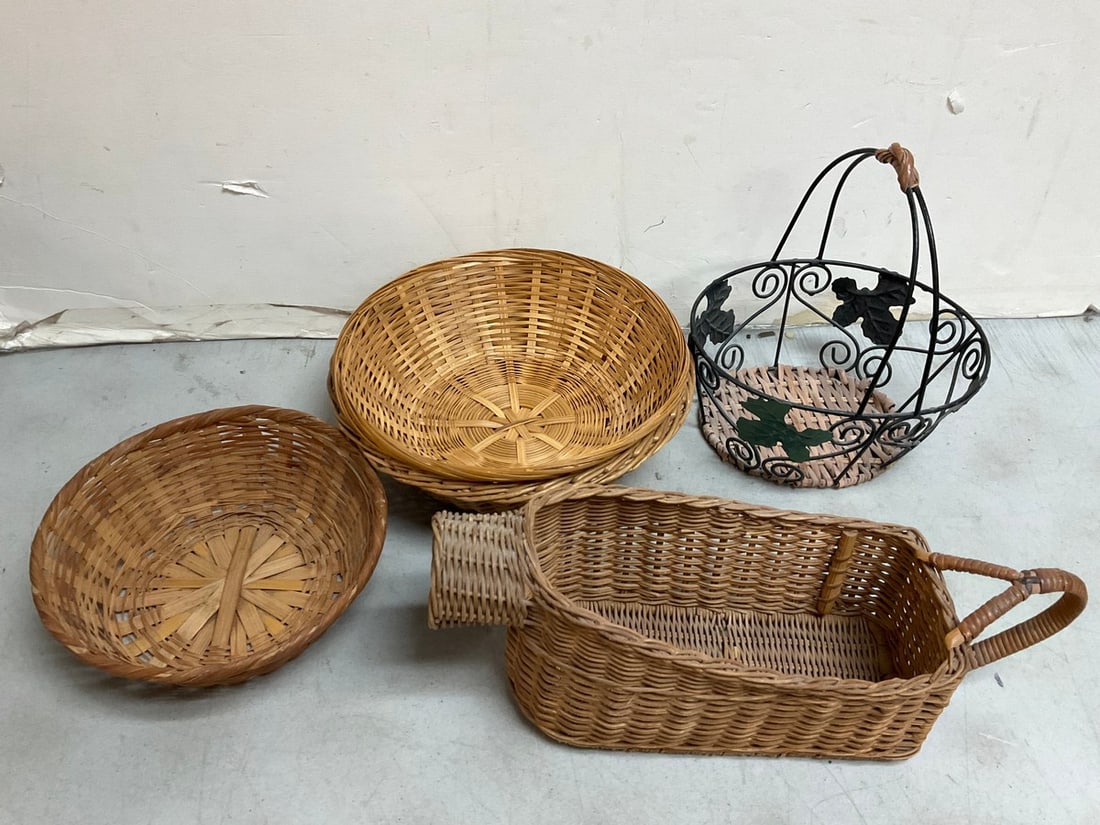 Decorative baskets(mostly wicker-tallest 10in.): Decorative baskets(mostly wicker-tallest 10in.)